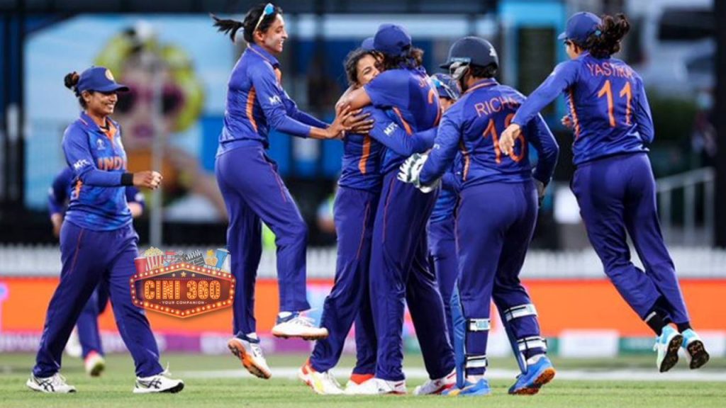 நியுசிலாந்தில் நடைபெற்று வரும் பெண்கள் உலகக்கோப்பை தொடரில் இந்திய அணி அபார வெற்றி. இதன் மூலம் புள்ளிப் பட்டியலில் முதலிடத்துக்கு சென்றுள்ளது.