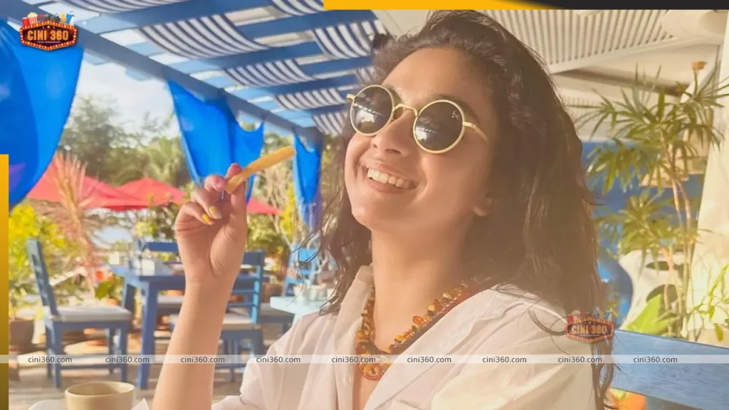 keerthy-suresh-partied-with-her-girlfriends-on-saturday-night-see-pics